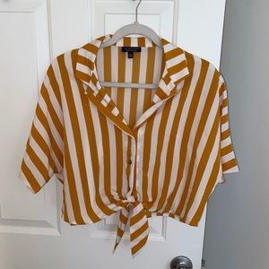 Cropped tie front collard shirt